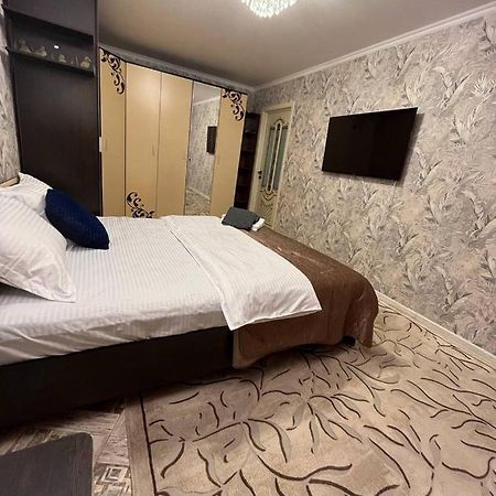 Уютная Трёхкомнатная Квартира В Центре Алматы Almaty Ngoại thất bức ảnh